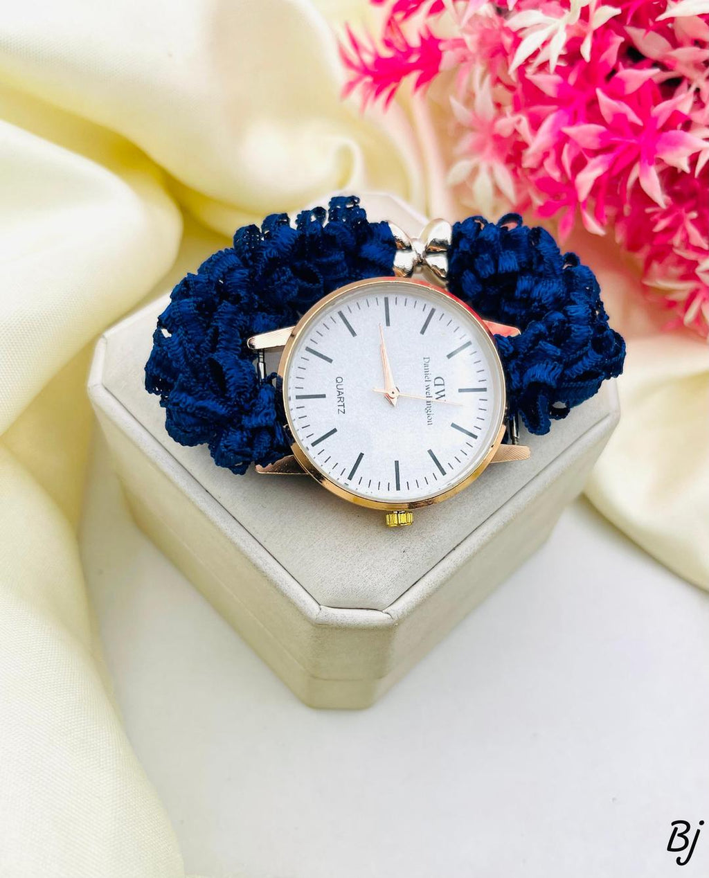 Stylish Women's Quartz Bracelet Watch - Water Resistant - 1 Pc